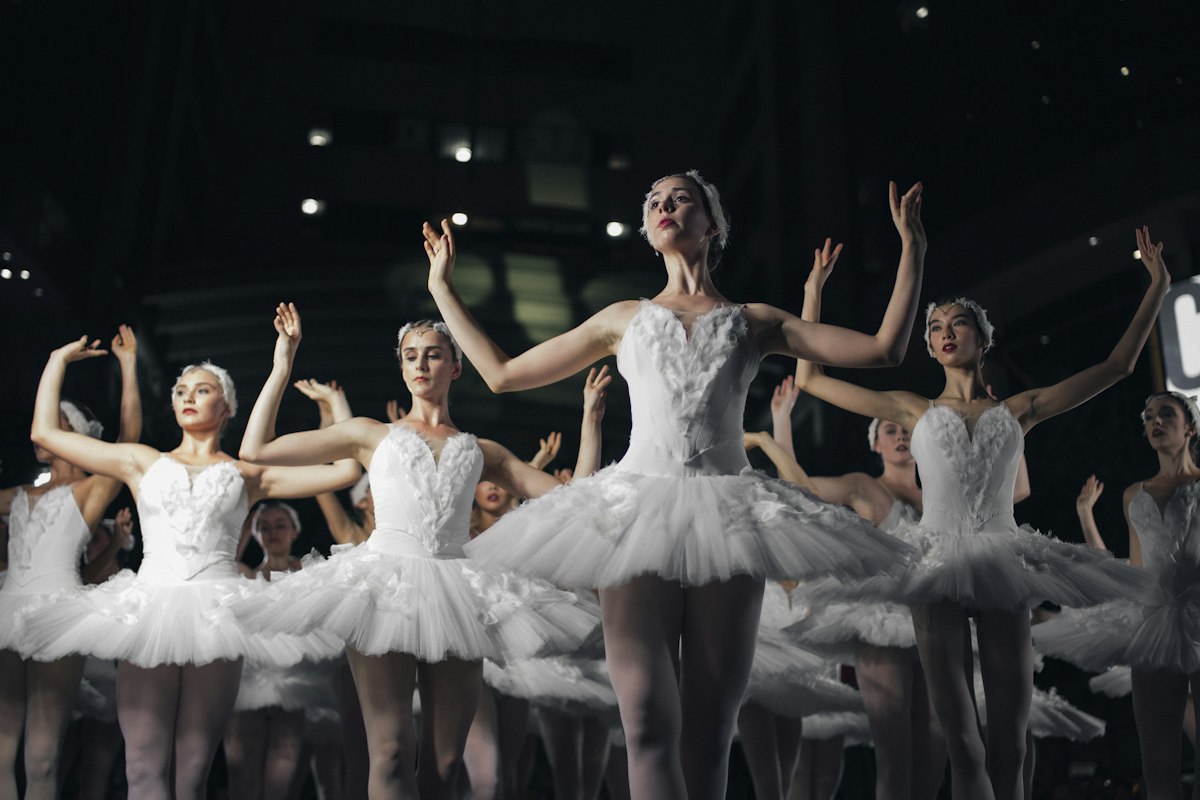 Alunas numa aula de dança